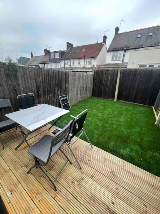 Tooting Lodge London - Cosy 2 Bedroom House With Garden, 5 Mins Walk To Tube Station 外观 照片